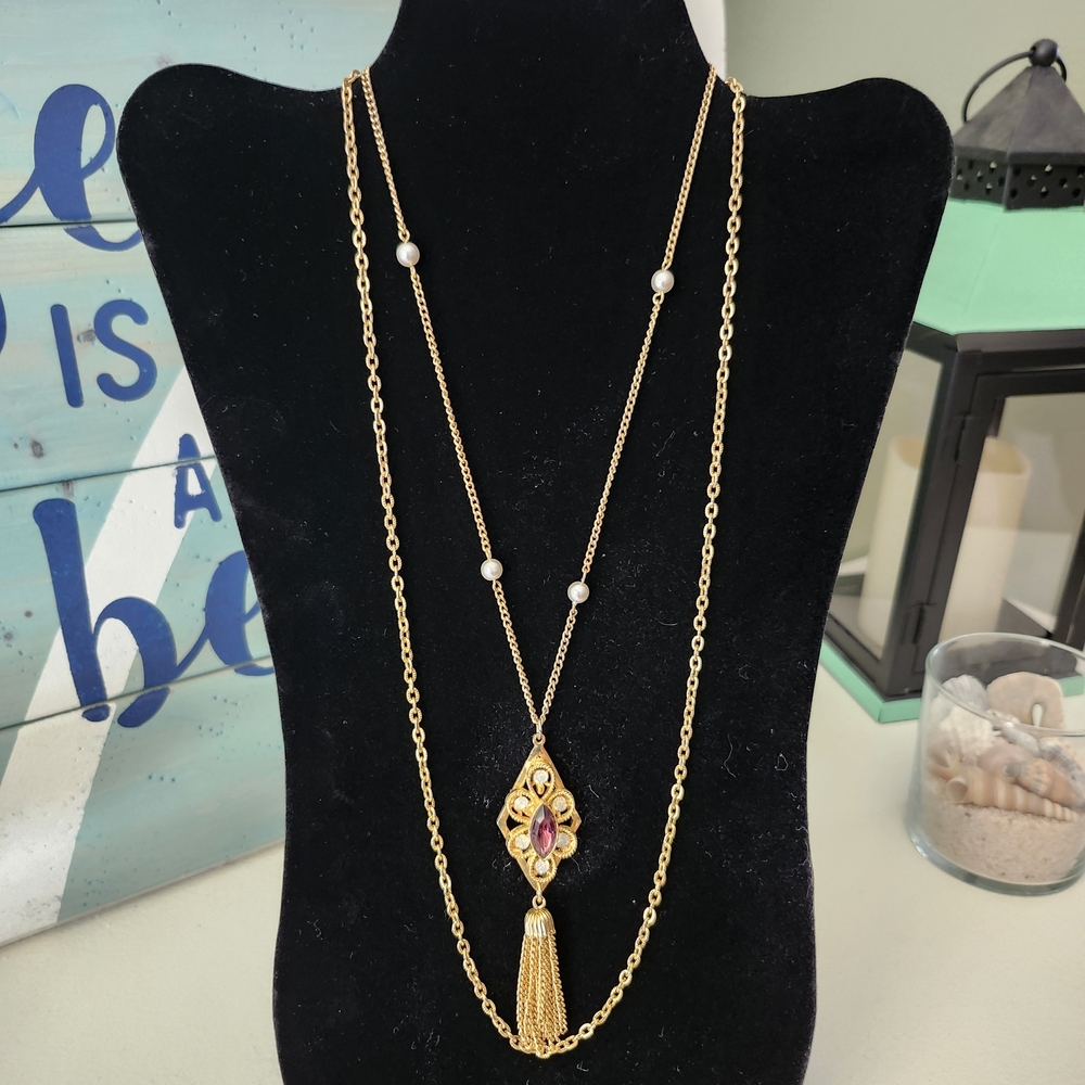 Elegant Gold and Pearl Necklace